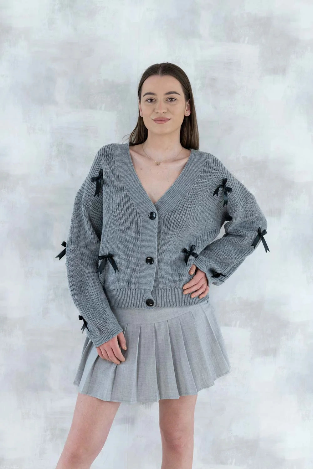 Cardigan chic cu fundițe applicate-gri deschis 4002 - NIZIA