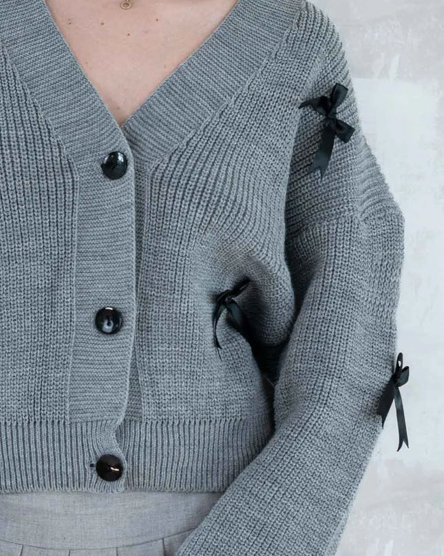 Cardigan chic cu fundițe applicate-gri deschis 4002 - NIZIA