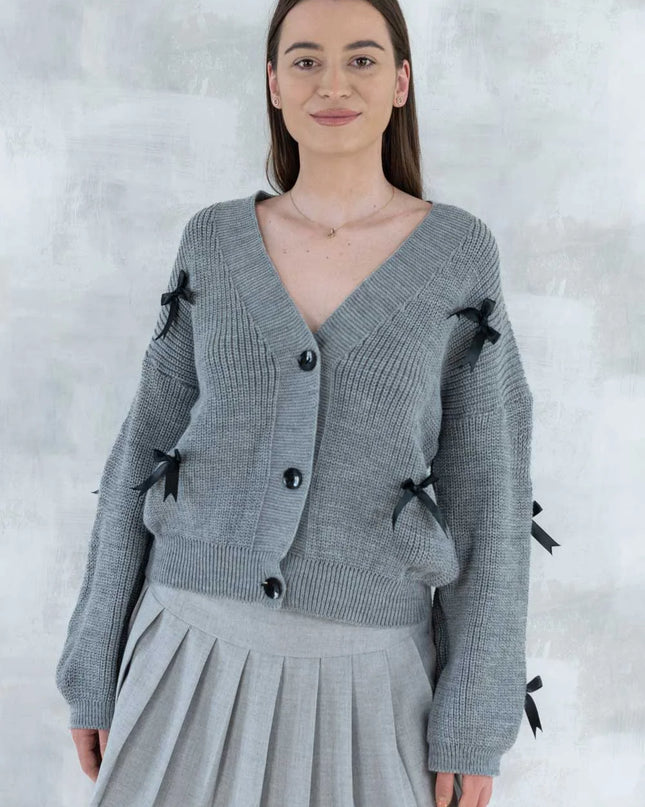 Cardigan chic cu fundițe applicate-gri deschis 4002 - NIZIA