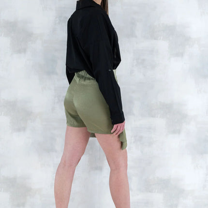 Set 3 Piese Urban Green – Cămașă neagră, bluză asimetrică și pantalon scurt khaki 5005-010 - NIZIA