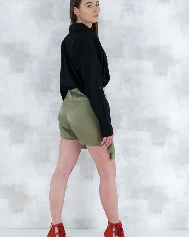 Set 3 Piese Urban Green – Cămașă neagră, bluză asimetrică și pantalon scurt khaki 5005-010 - NIZIA