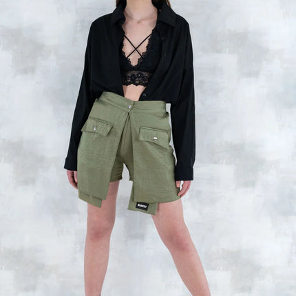 Set 3 Piese Urban Green – Cămașă neagră, bluză asimetrică și pantalon scurt khaki 5005-010 - NIZIA