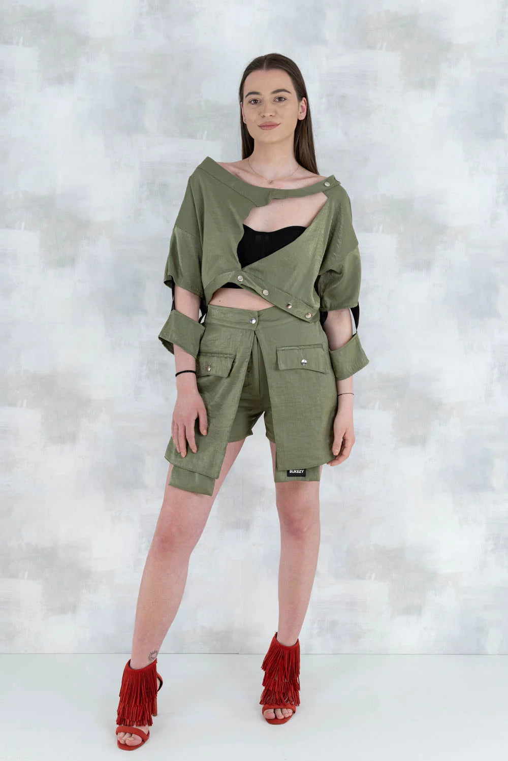 Set 3 Piese Urban Green – Cămașă neagră, bluză asimetrică și pantalon scurt khaki 5005-010 - NIZIA