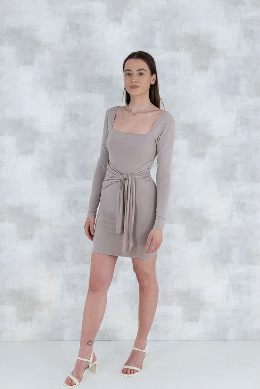 Rochie bej cu efect modelator 10004 - NIZIA