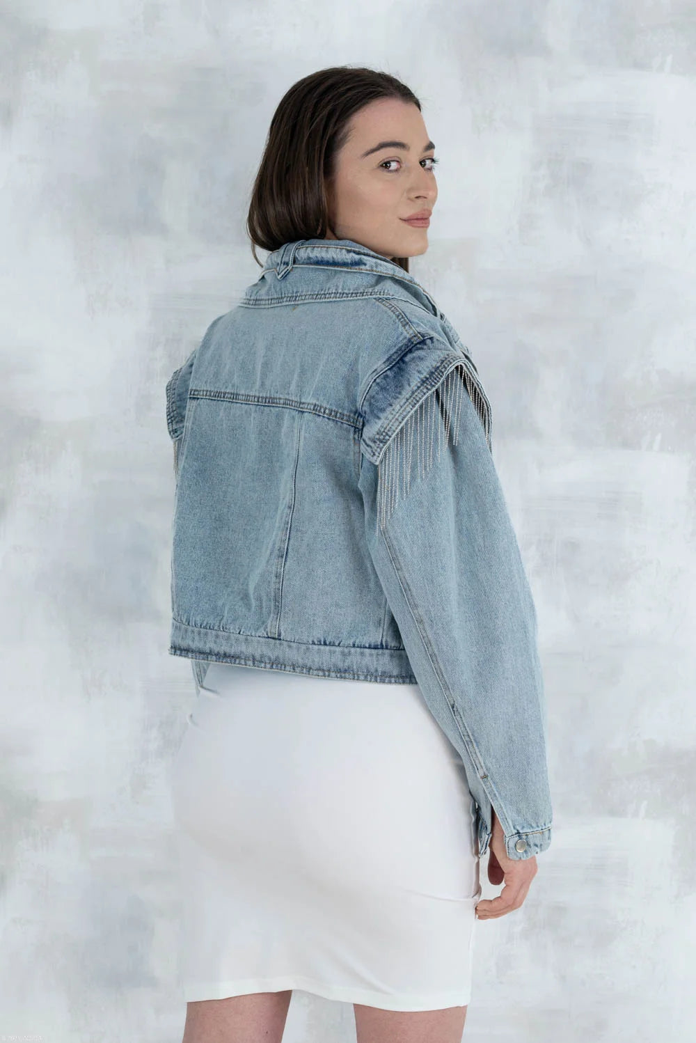 Jachetă crop denim cu detalii metalice 7008 - NIZIA