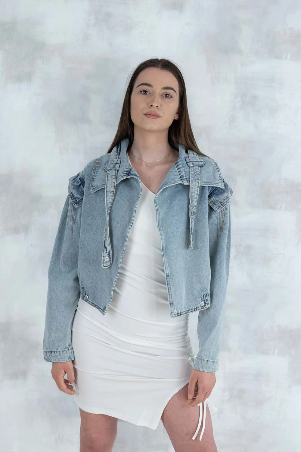 Jachetă crop denim cu detalii metalice 7008 - NIZIA