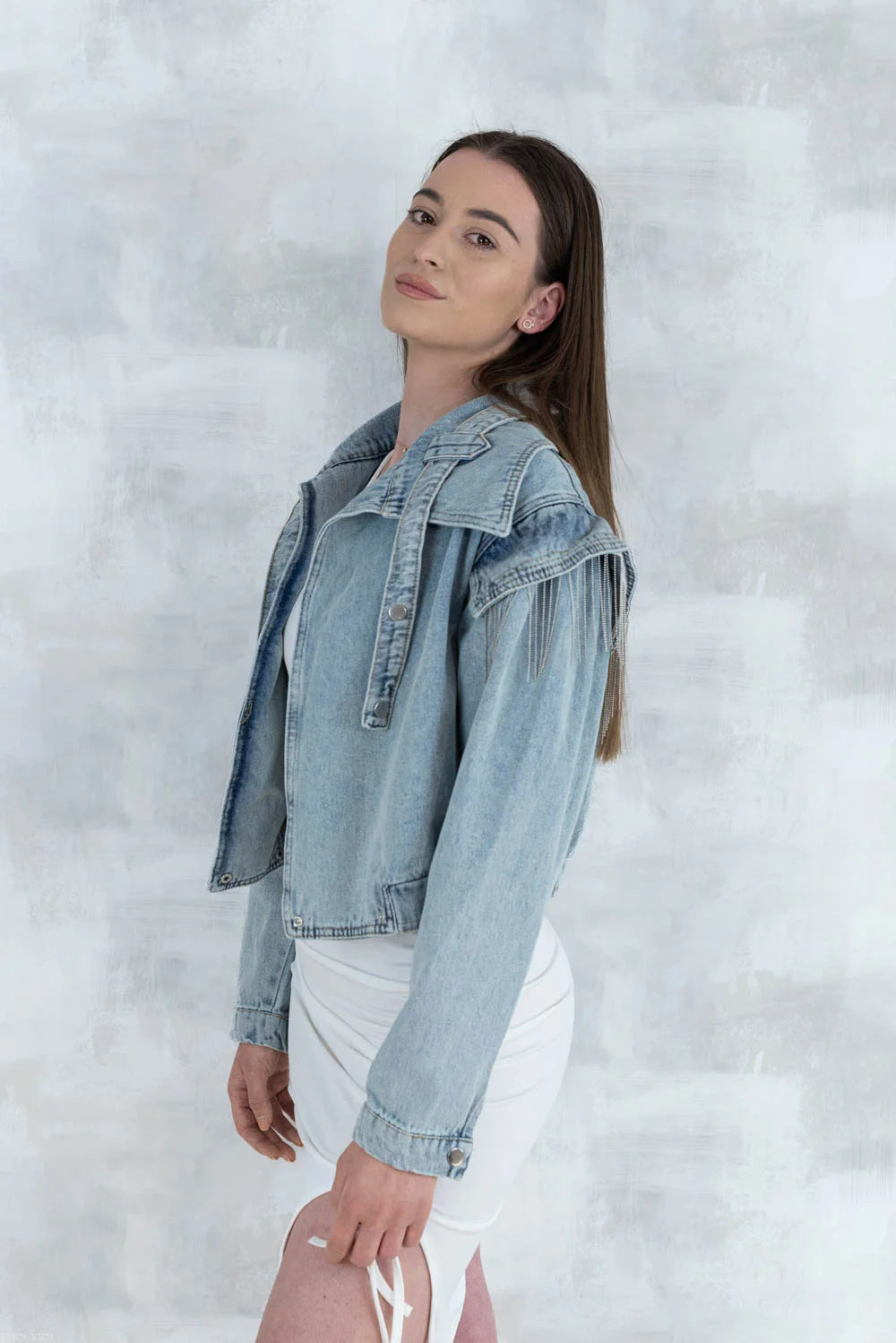Jachetă crop denim cu detalii metalice 7008 - NIZIA