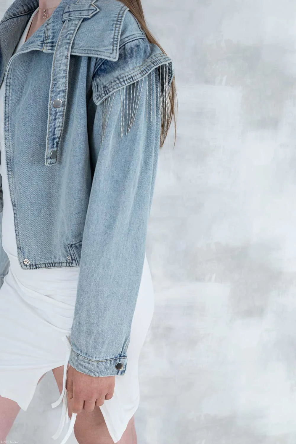 Jachetă crop denim cu detalii metalice 7008 - NIZIA