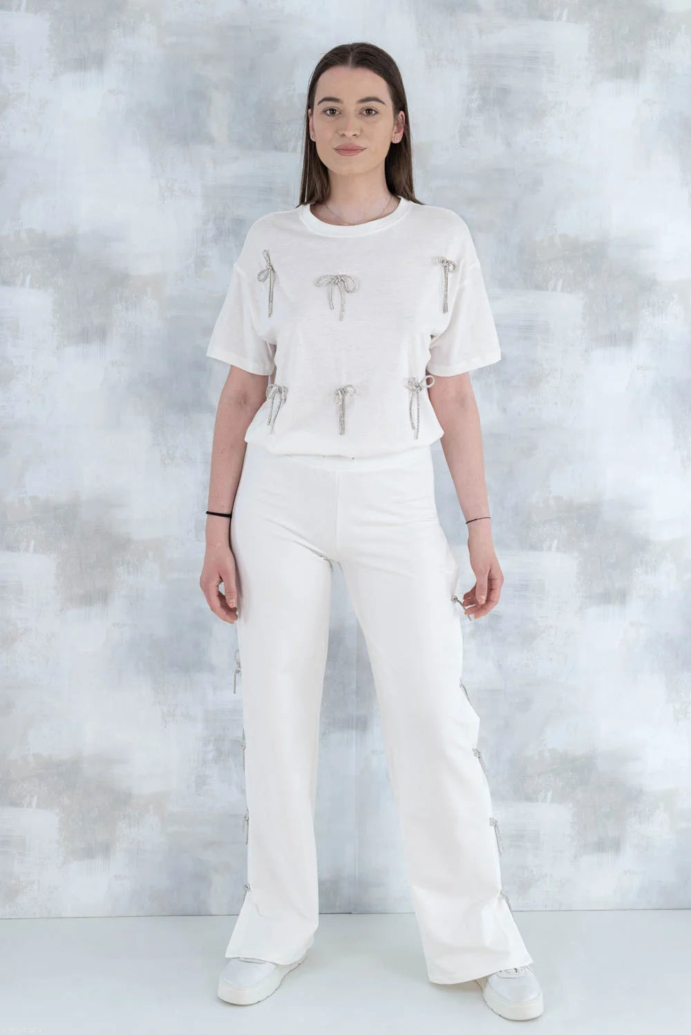 Compleu chic alb cu fundite – tricou&pantaloni 5011 - NIZIA