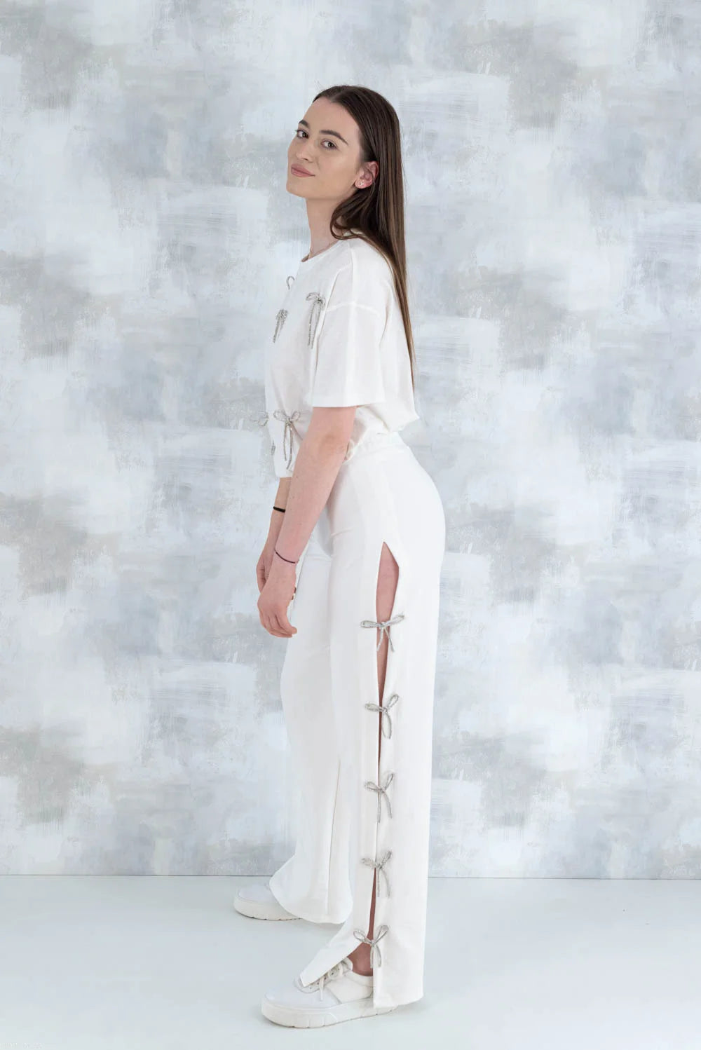 Compleu chic alb cu fundite – tricou&pantaloni 5011 - NIZIA