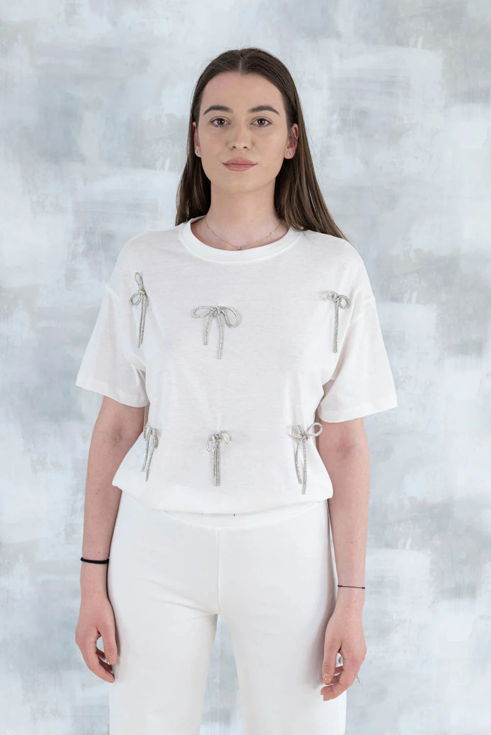 Compleu chic alb cu fundite – tricou&pantaloni 5011 - NIZIA